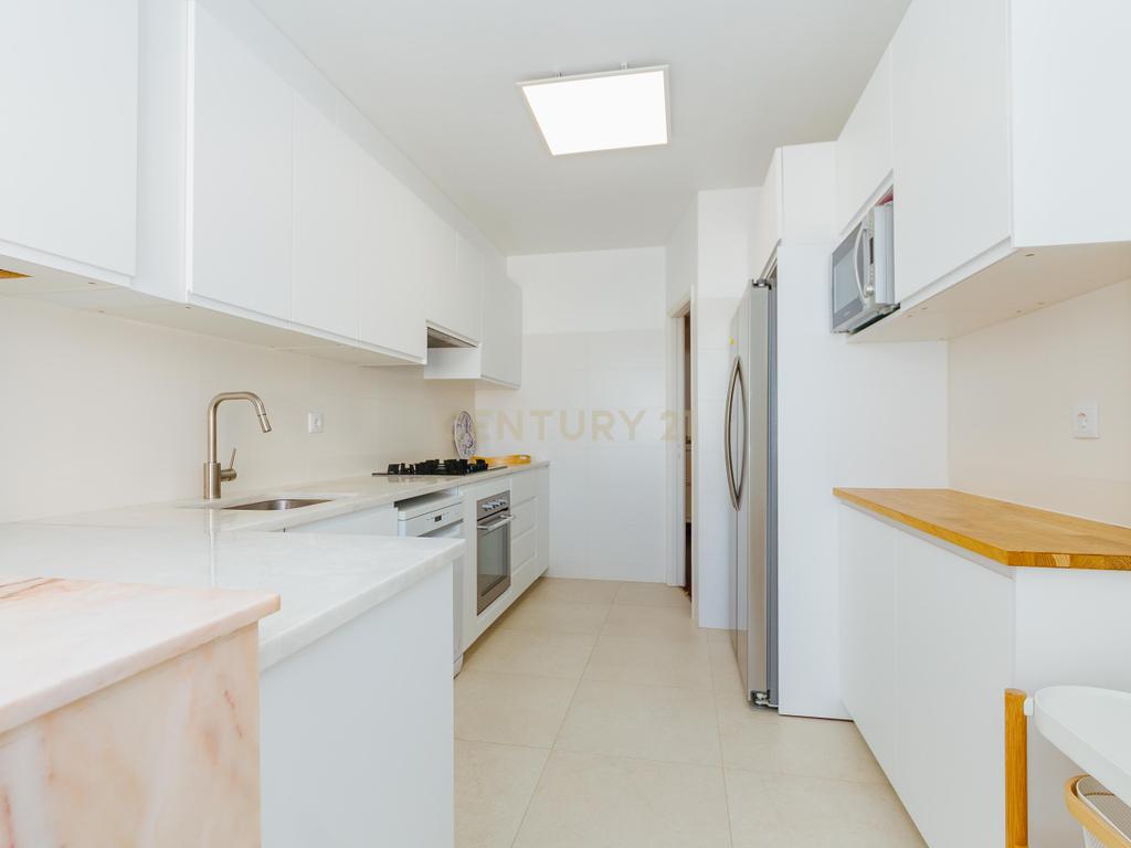 Apartamento T3 com Vista Mar e Piscina, em Cascais - Image 13
