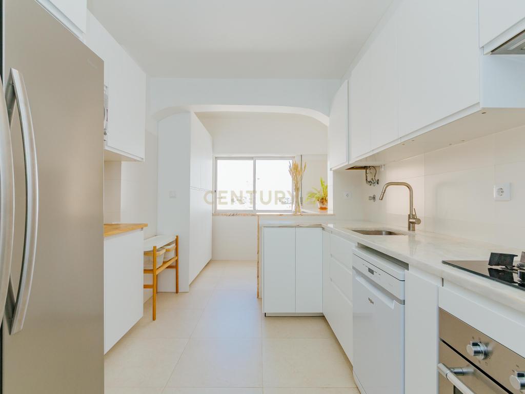 Apartamento T3 com Vista Mar e Piscina, em Cascais - Image 12