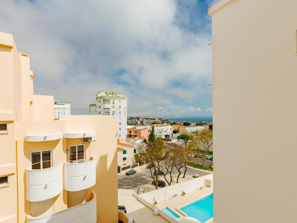 Apartamento T3 com Vista Mar e Piscina, em Cascais - Image 9