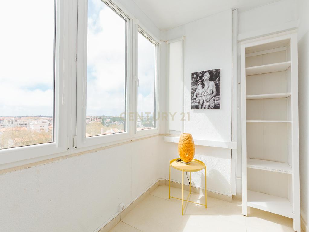 Apartamento T3 com Vista Mar e Piscina, em Cascais - Image 6
