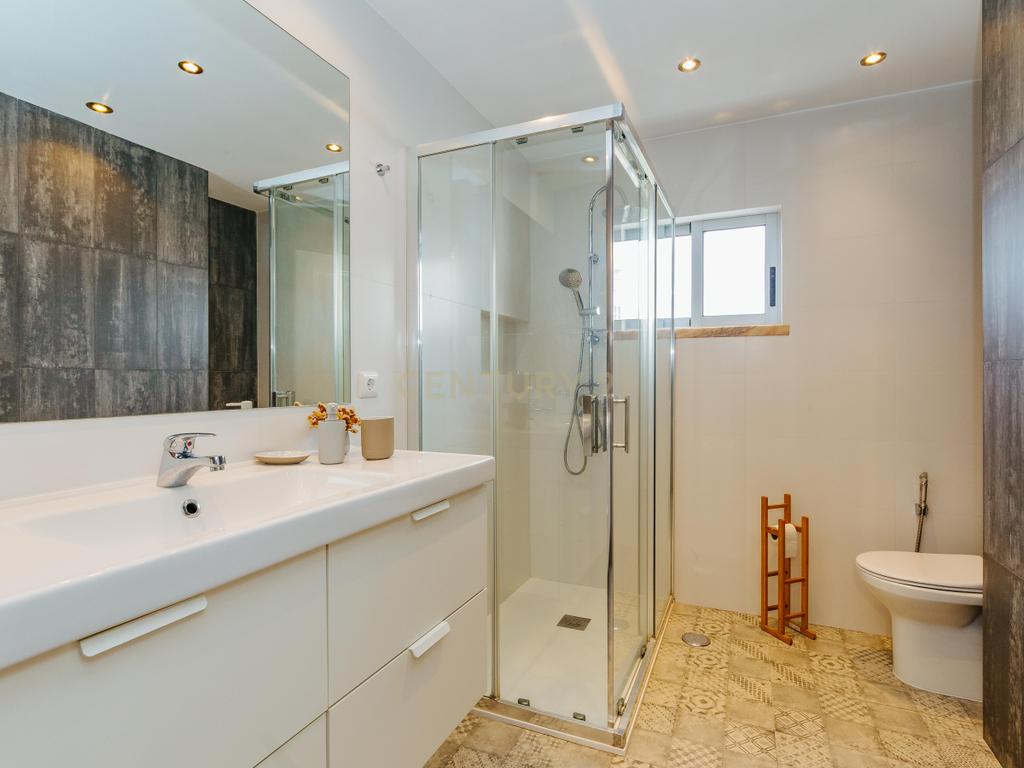 Apartamento T3 com Vista Mar e Piscina, em Cascais - Image 7