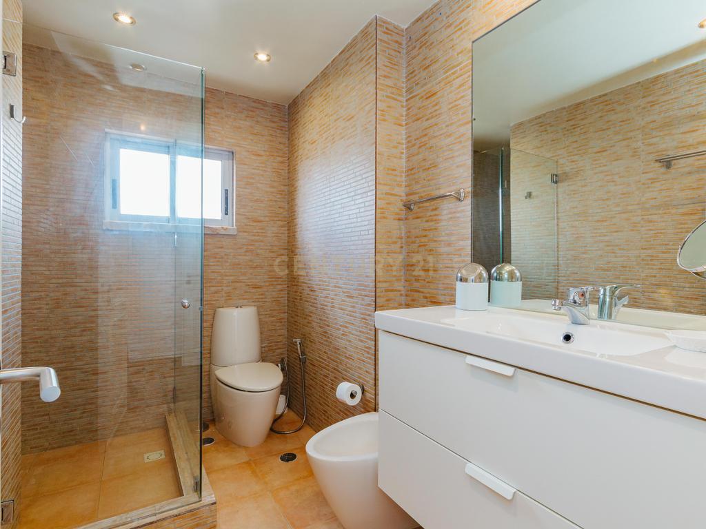 Apartamento T3 com Vista Mar e Piscina, em Cascais - Image 11