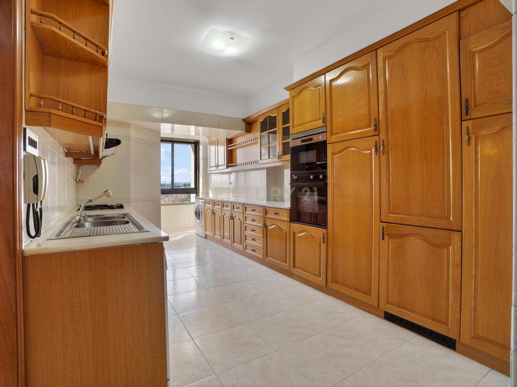 Apartamento T3 em Areeiro, com 1 lugar de garagem, Lisboa. - Image 4