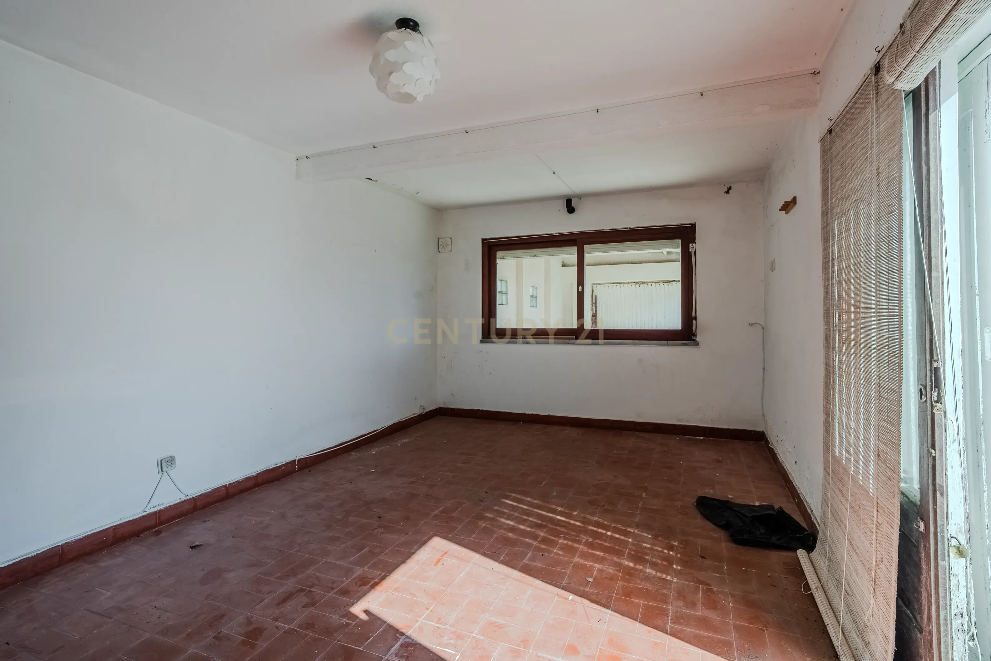 MORADIA TÉRREA T2+1, COM GARAGEM E LOGRADOURO, NA SILVEIRA, A 5 MINUTOS DA PRAIA AZUL - Image 58