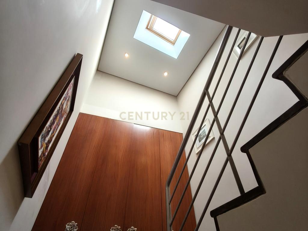 Apartamento T2 com varandas, mobilado no centro do Porto - Image 14
