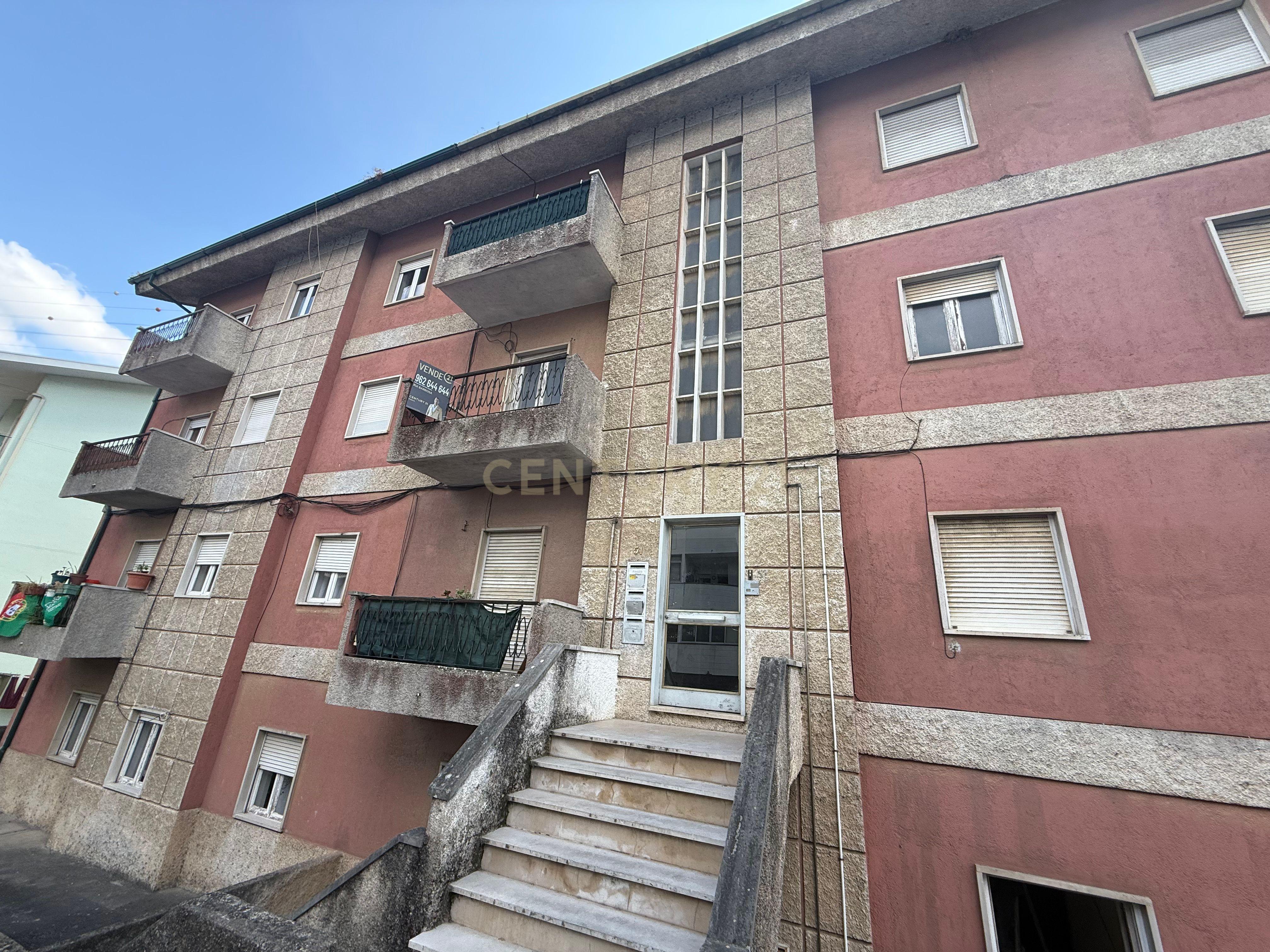 Apartamento T3+1 na Relvinha - Image 1