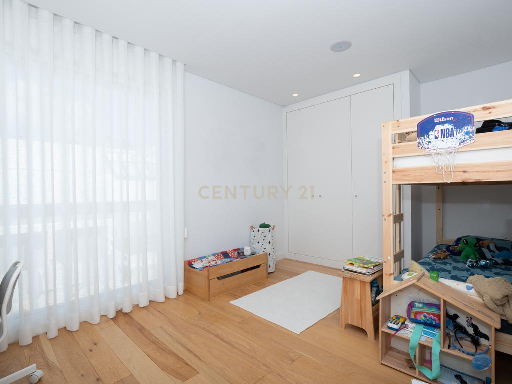 Moradia Nova com 5 quartos + 2 dentro de um condomínio localizado a apenas 5 minutos do Kings College Cascais - Image 23