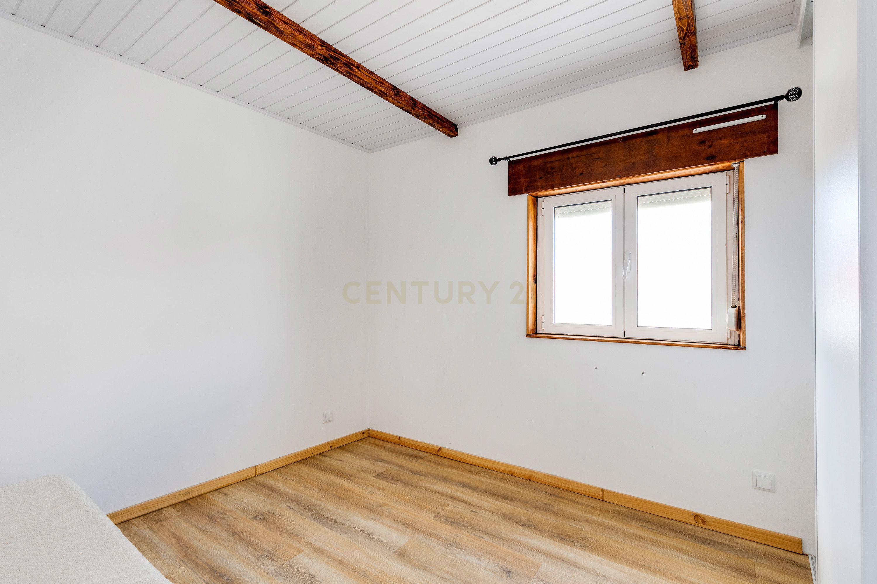 Fotografia 10 de Casa T3 em Maceira, Leiria - Conforto e Praticidade