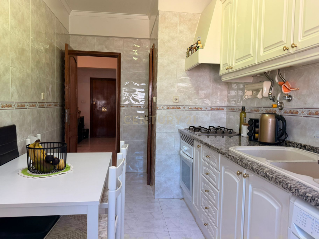 Apartamento T2 em Vialonga com Vista para o Rio - Image 2