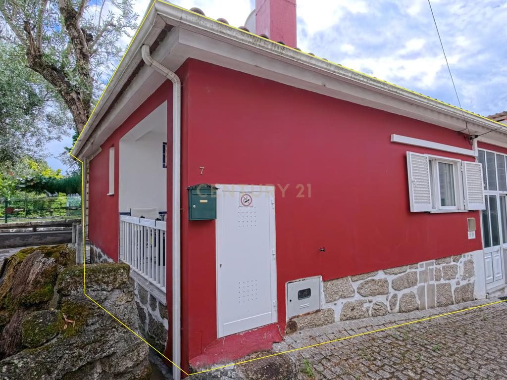 Moradia térrea T1+1 em Rebordinho, São João de Lourosa-Viseu - Image 1