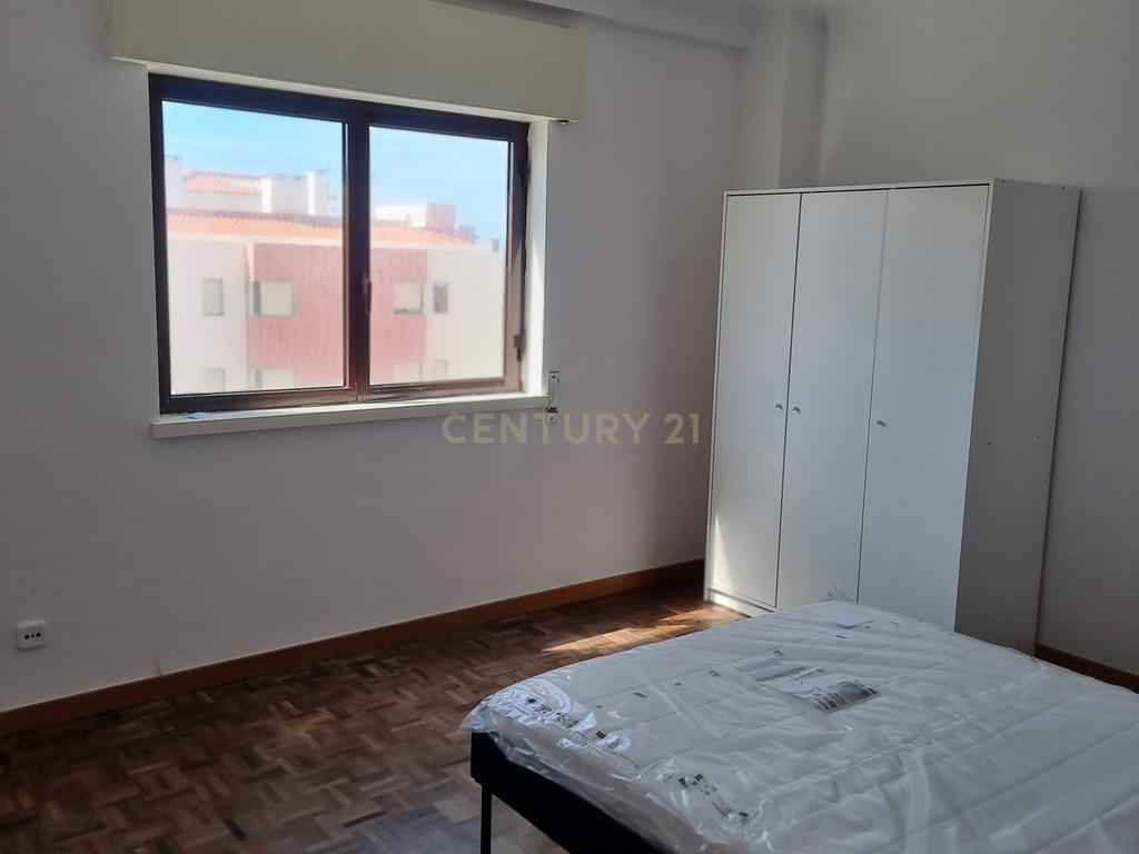 Arrenda-se apartamento T2 para 2º Andar com Elevador em Peniche edifício Berlenga. Se procura uma zona - Image 30