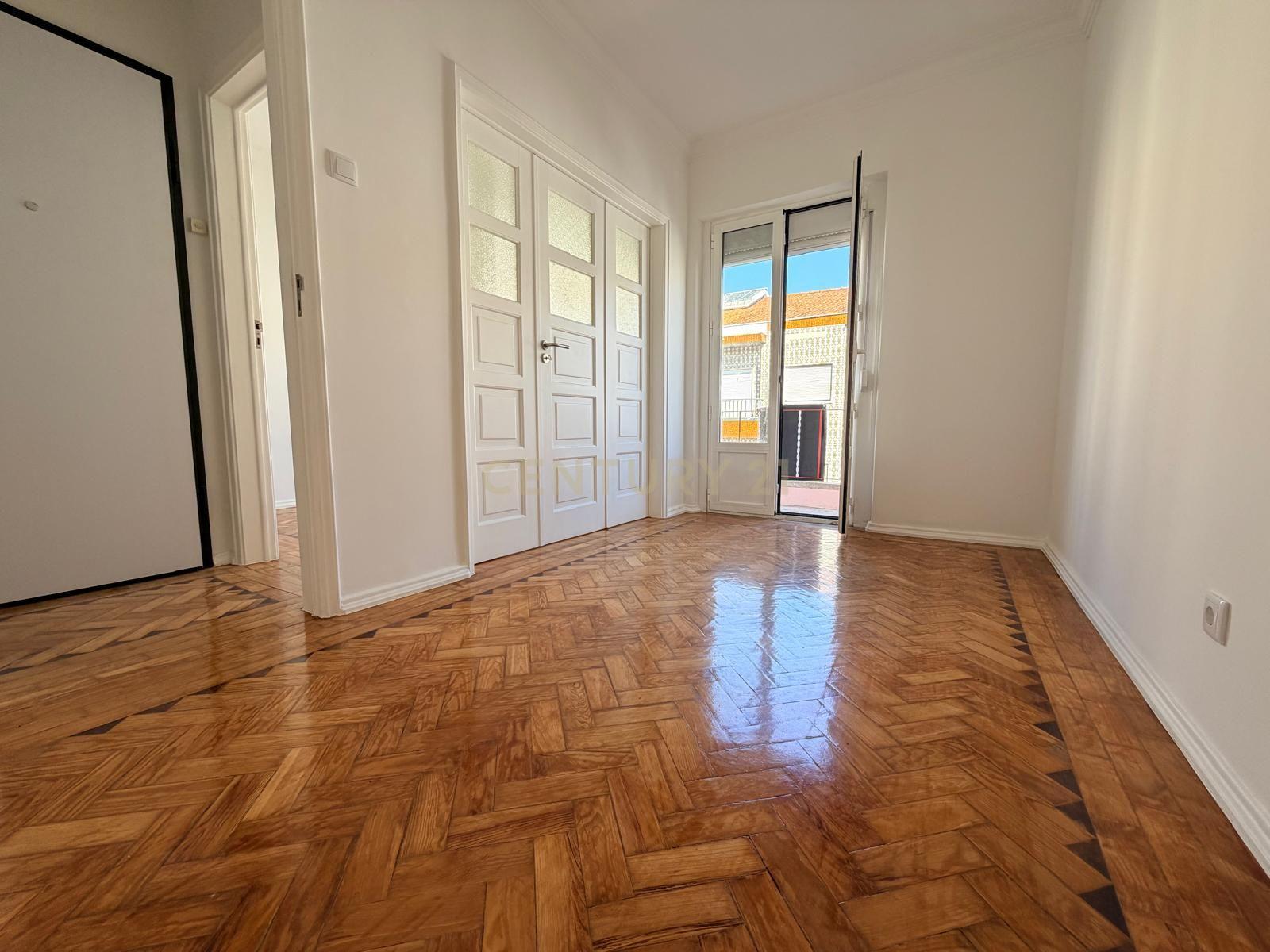 Apartamento T1+1 em Algés, Oeiras - Oportunidade Única!