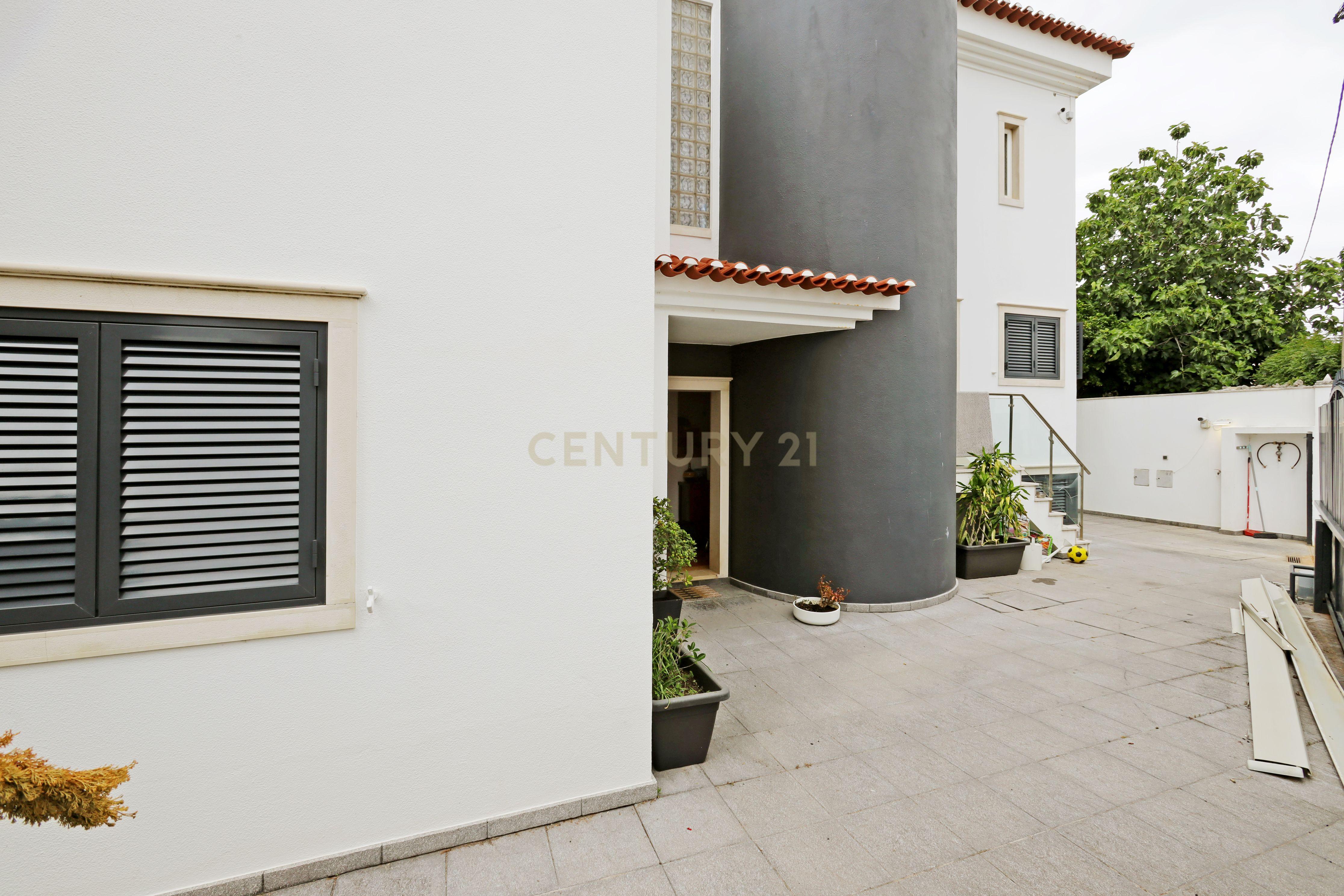 Fotografia 5 de Moradia Isolada com 5 Quartos em Odivelas