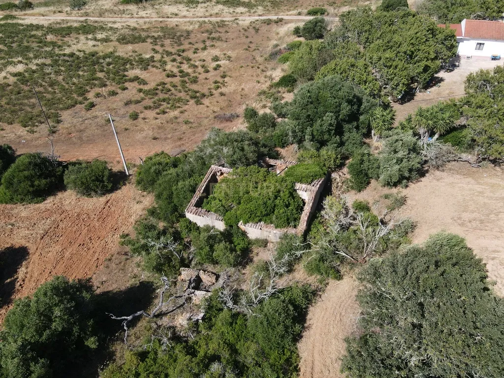 Terreno Exclusivo com Ruína para Reconstrução entre a Praia da Luz e Burgau - Image 14