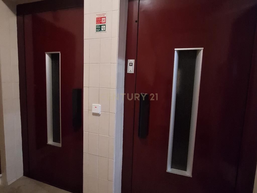 Excelente Apartamento T1 com Varanda, Garagem e Arrumos na Rua de Costa Cabral, Porto - Image 14