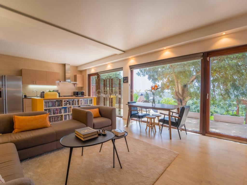 Propriedade com três habitações, piscina aquecida e sauna, num terreno de 10.000 m² - Image 45