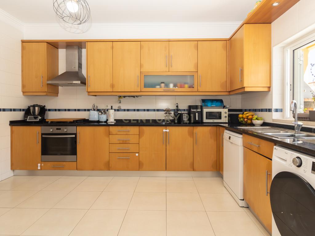 Moradia T3 com Piscina e Excelentes Áreas nos Foros de Amora - Image 12