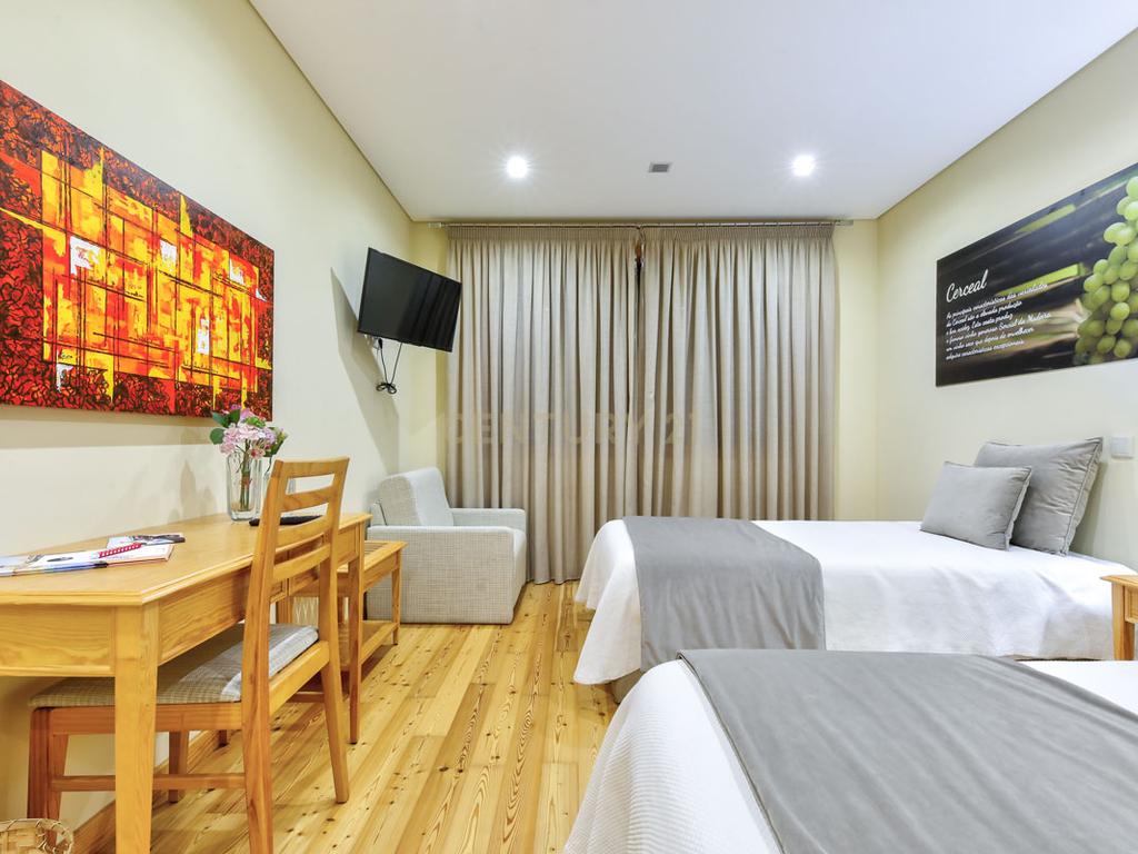 Propriedade T8 com Jardins, Lago e Potencial Alojamento - Localização Premium - Image 37