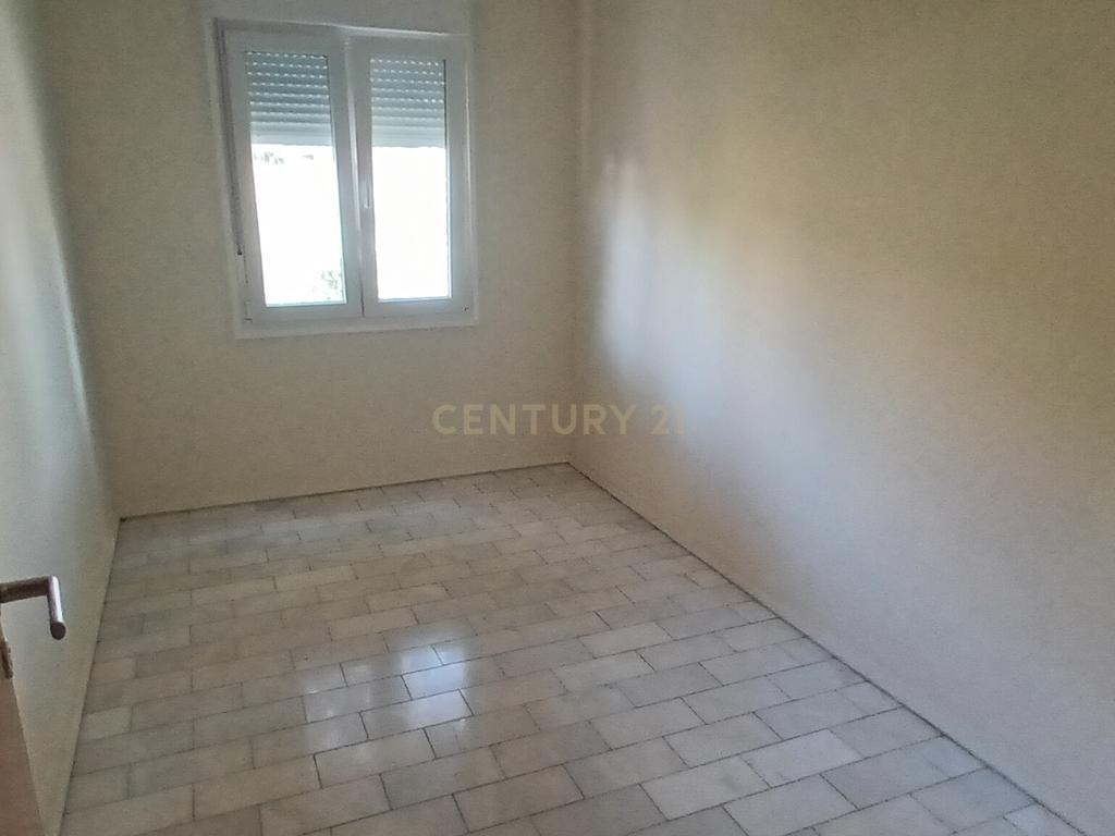 Apartamento T3 em Santo António dos Cavaleiros – Arrendamento - Image 9