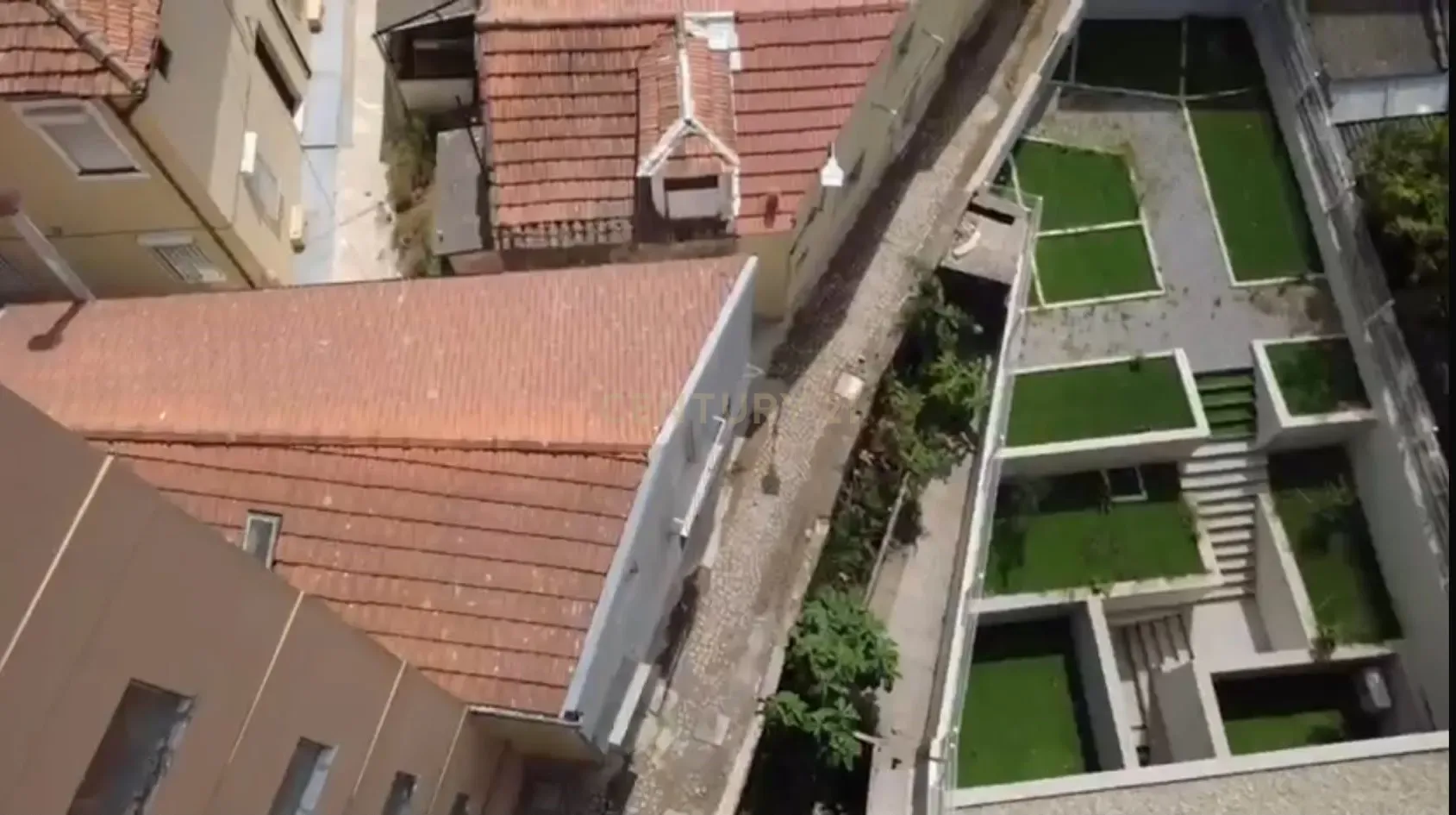 Fotografia 5 de Prédio para reconstrução em Faria Guimarães