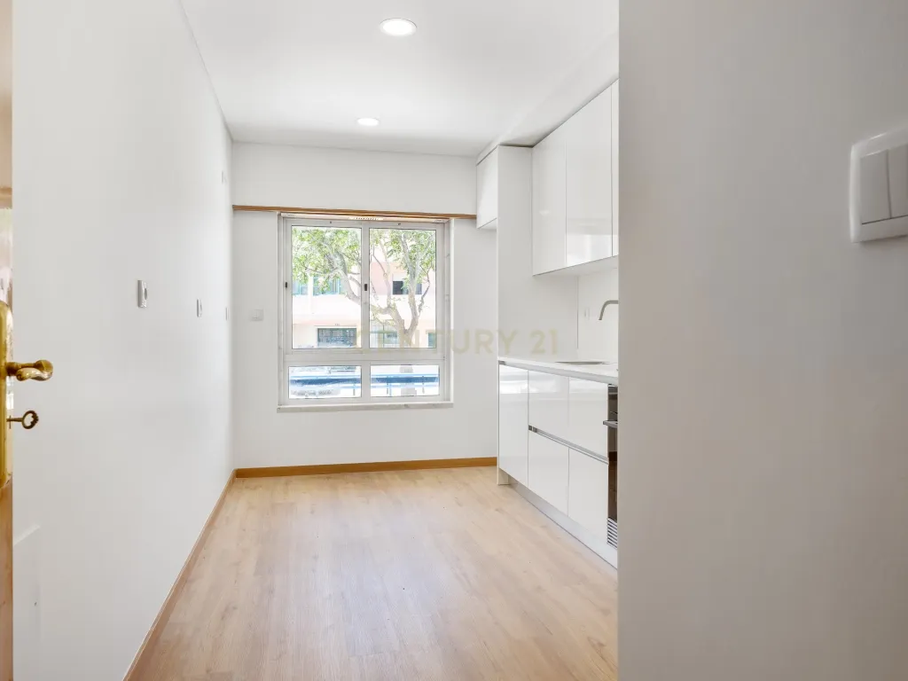 Apartamento T2 Renovado com Terraço de 48 m² e Box para 2 Carros em Carcavelos – a 8 minutos da praia - Image 20