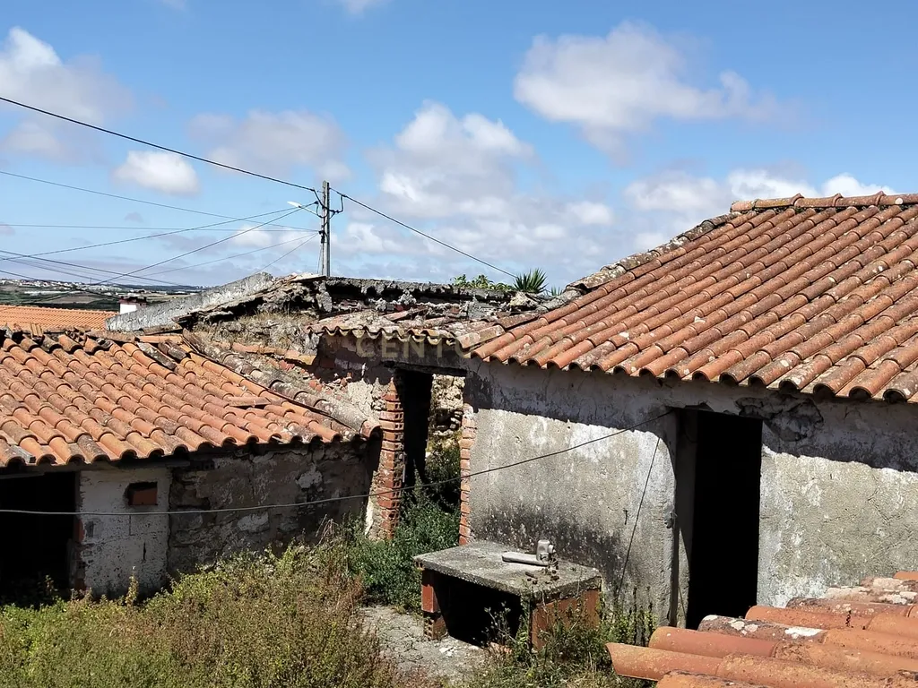 Terreno Urbano para Construção com 190 m² e Projeto Aprovado para Moradia T2 Térrea – São Pedro da Cadeira - Image 9