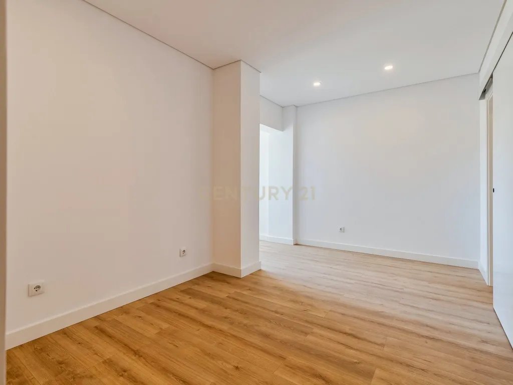 Apartamento T3 Renovado com Vista Panorâmica – Investimento com Rendimento Imediato - Image 17