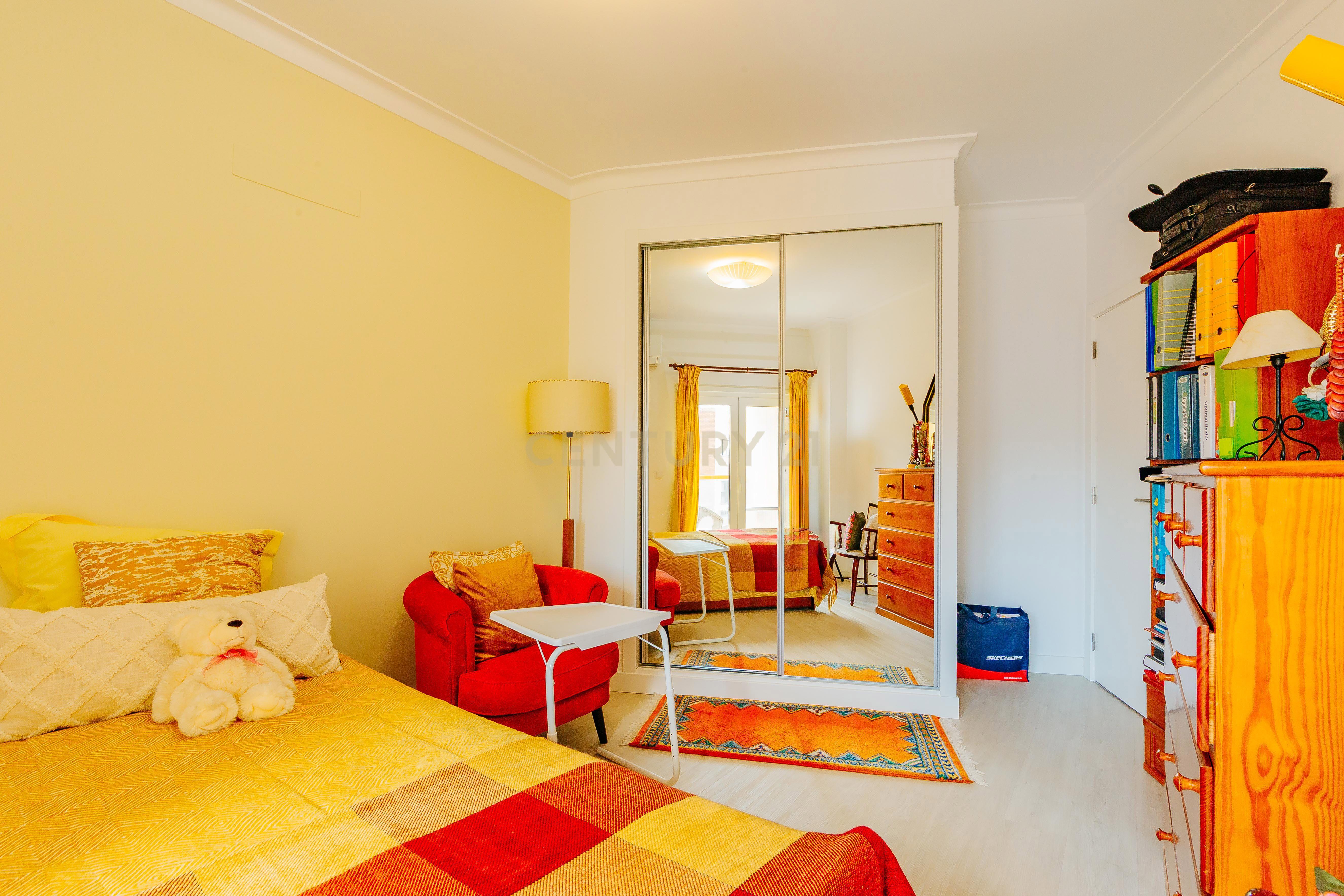 Apartamento T3 totalmente remodelado com Vista Panorâmica no Parque das Nações - Image 27