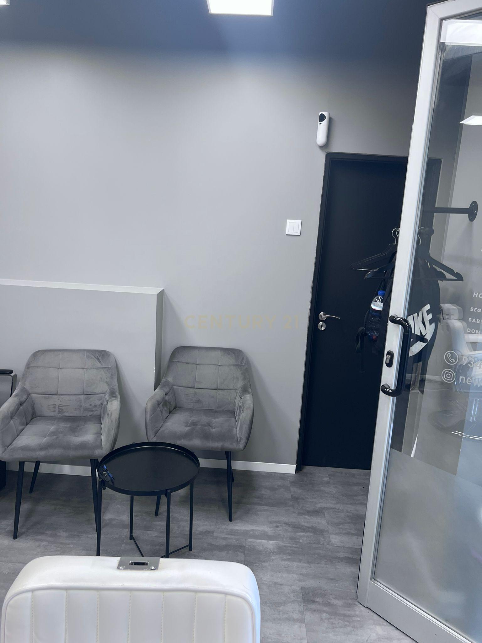 Fotografia 3 de Loja com Excelente Montra em Zona Residencial de Grande Passagem