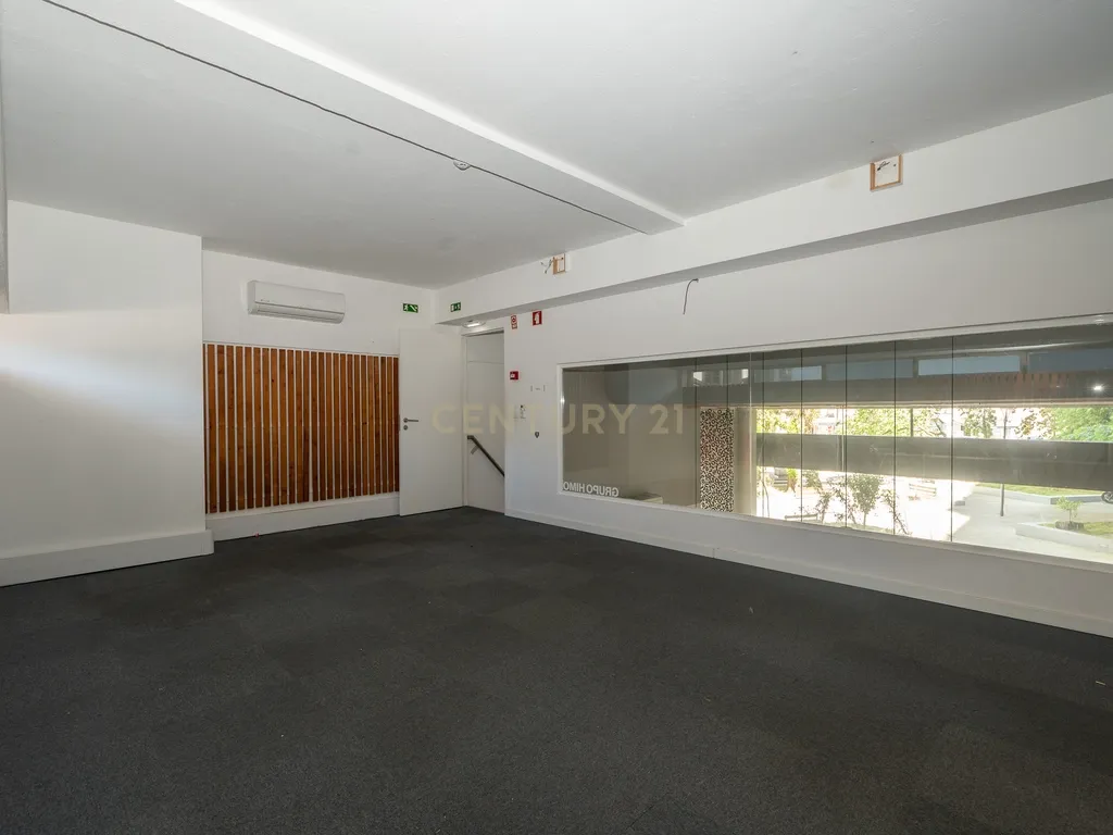 Loja com Cave e Mezanine no Centro de Lisboa - Image 8