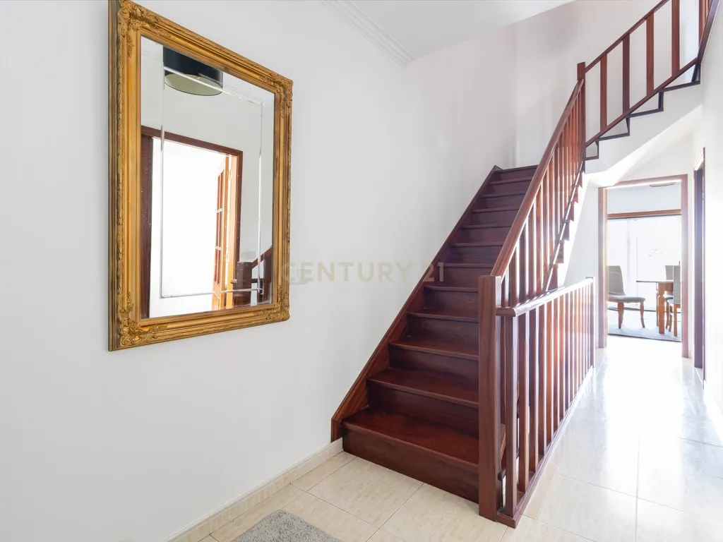 Excelente Moradia T3 , espaço exterior e garagem – Marinha Grande - Image 3