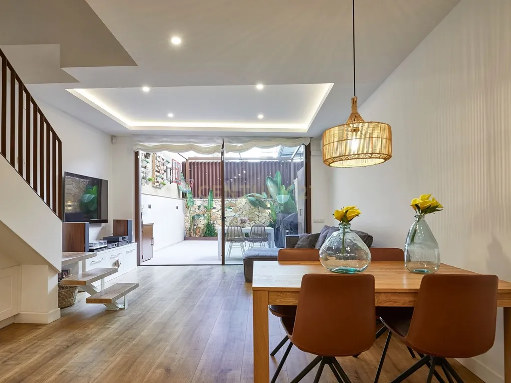 Casa Espetacular no Centro de Tiana - Image 1