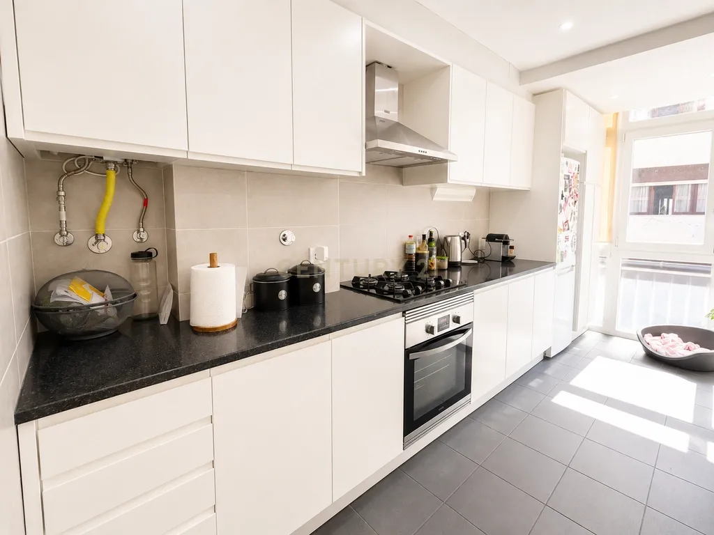 Apartamento T2 Renovado | Fontainhas | Cascais - Image 11