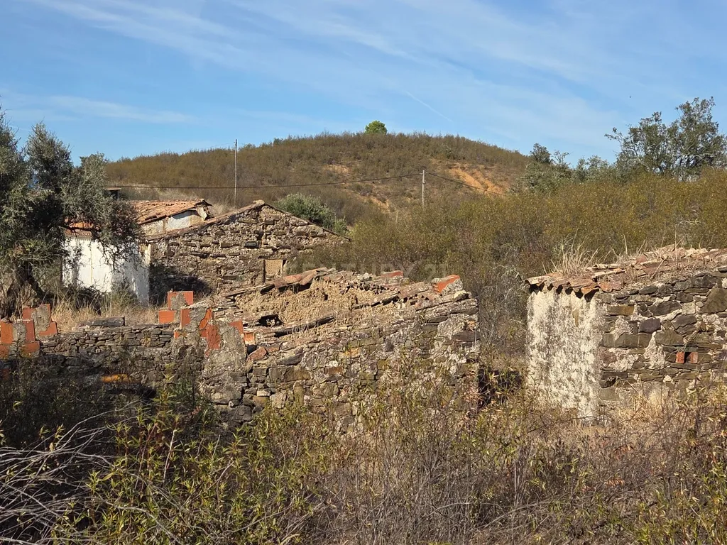 TERRENO COM RUINA EM SÃO BARTOLOMEU DE MESSINES - Image 5