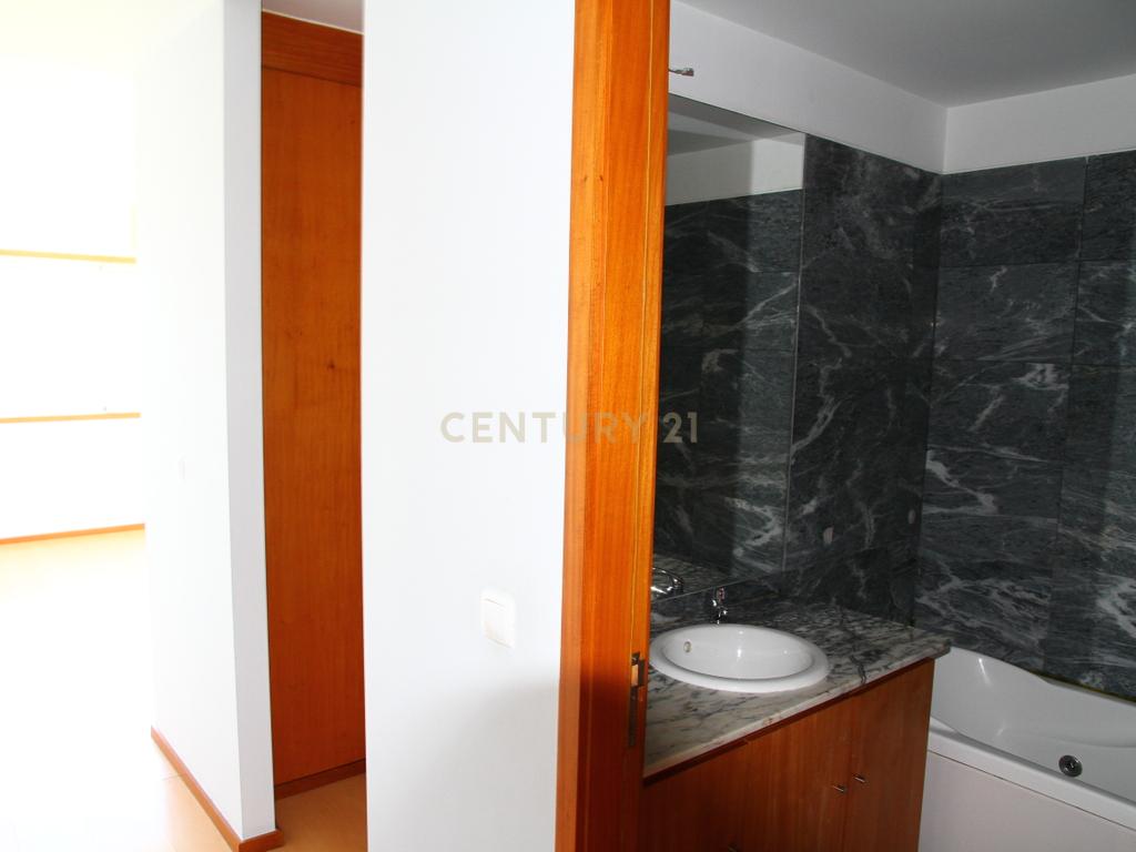 Apartamento T3 com Garagem e Arrumos, Moreira da Maia, Maia - Image 19
