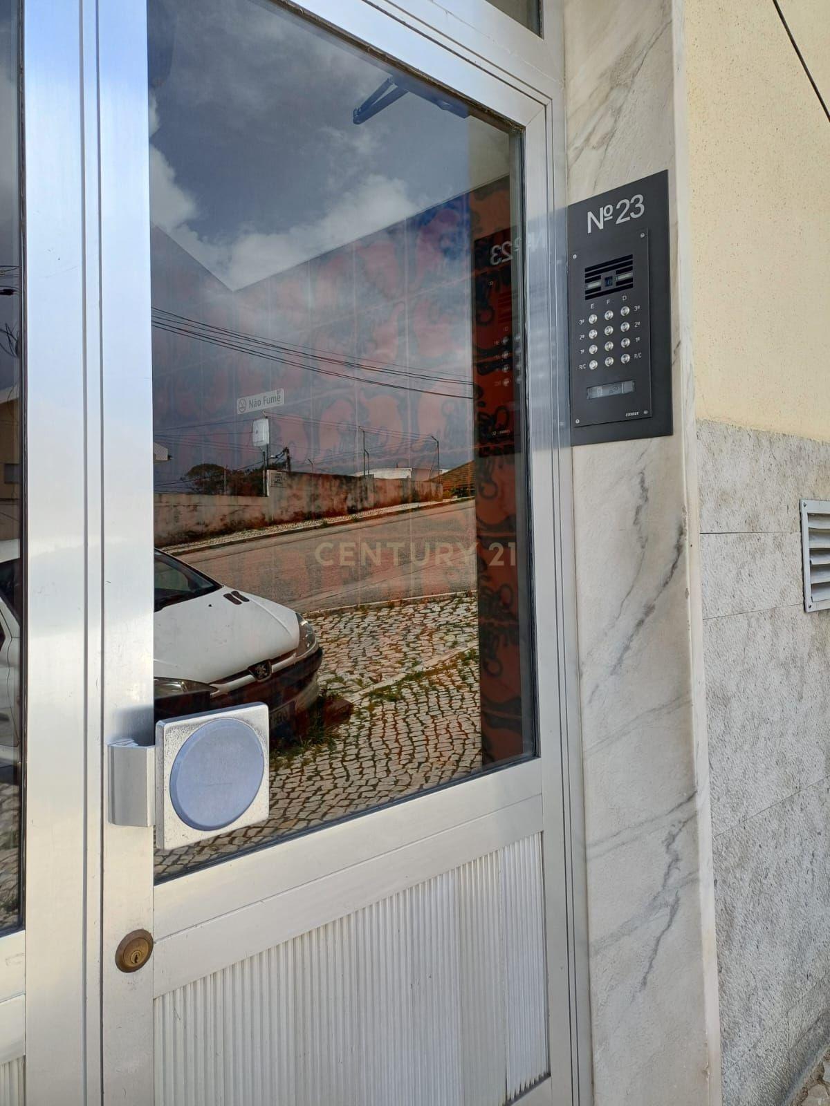 T3 na Sobreda da Caparica – Com Parqueamento e Arrecadação - Image 36
