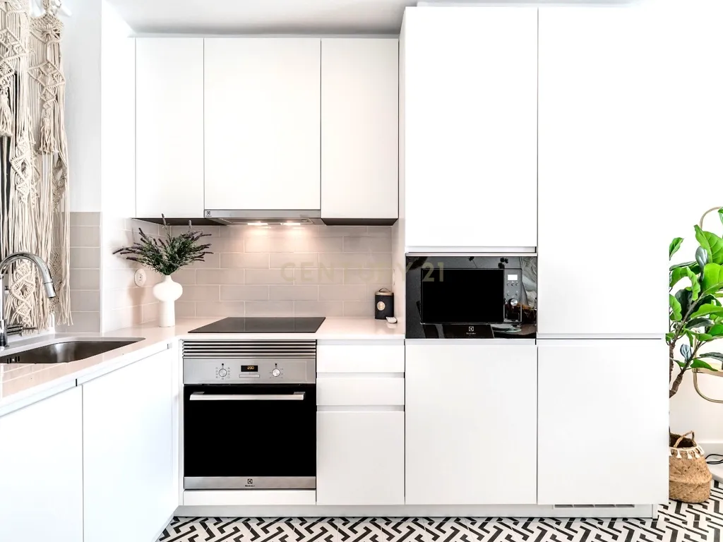 Apartamento T1 Renovado no Centro Histórico de Albufeira, a 100 metros da Praia - Image 5