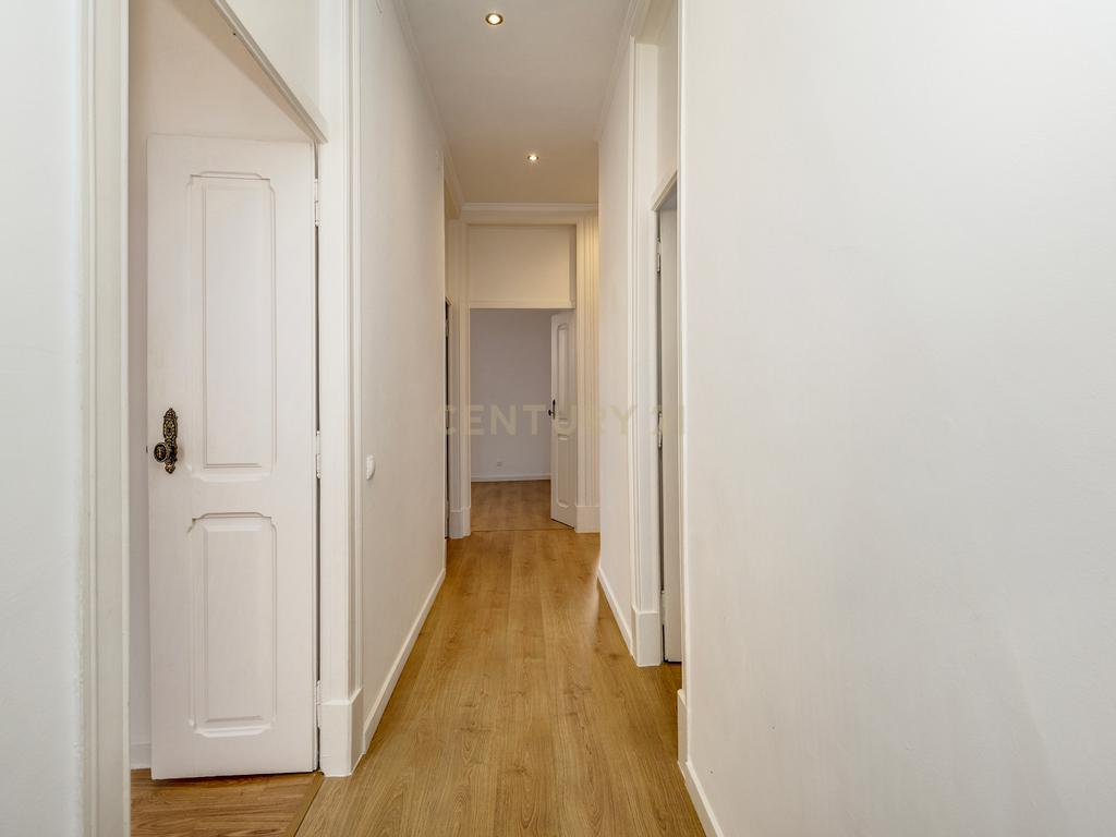 Arrendamento de Apartamento T3, Renovado, na Lapa - Estrela - Image 26