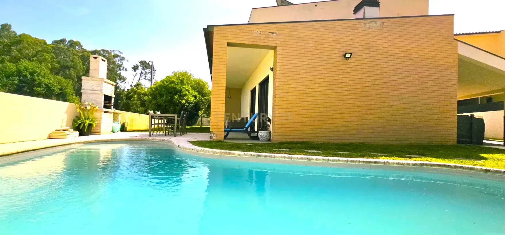 Moderna Moradia T4 com Piscina em Aldreu, Barcelos