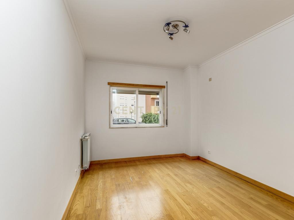 Apartamento T2 C/Elevador em Belas                                                                                                                                                              - Image 14