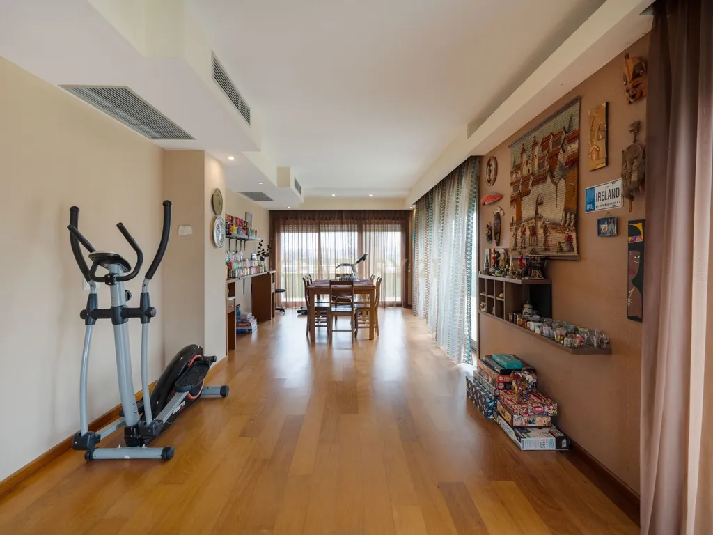 Penthouse Exclusiva T5 – Luxo, Conforto e Espaço em Pleno Coração da Cidade - Image 34