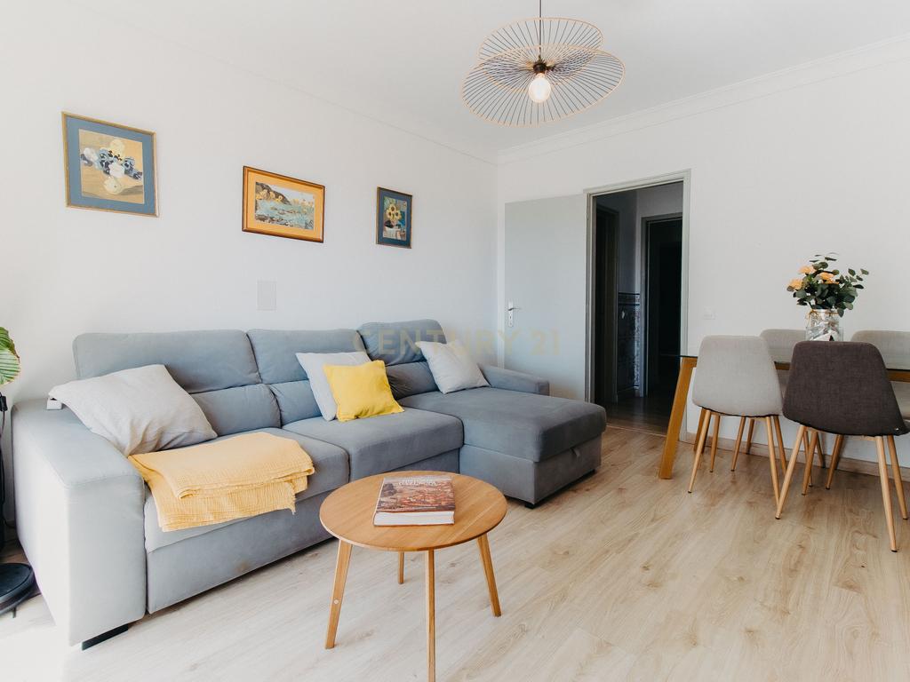 Apartamento T3, 3 varandas e 2 wc. Situado no último piso de um edifício tranquilo, conforto, funcionalidade e uma localização difícil de igualar. - Image 5
