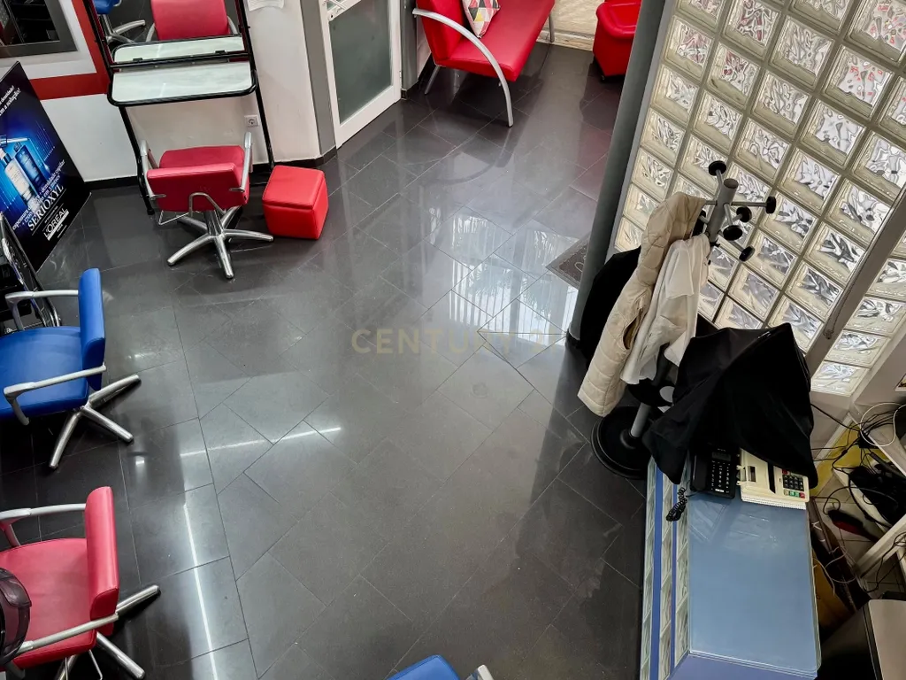 VENDA DE ESPAÇO COMERCIAL COM ESTACIONAMENTO NO ESTORIL (PERTO DA PRAIA) - Image 29