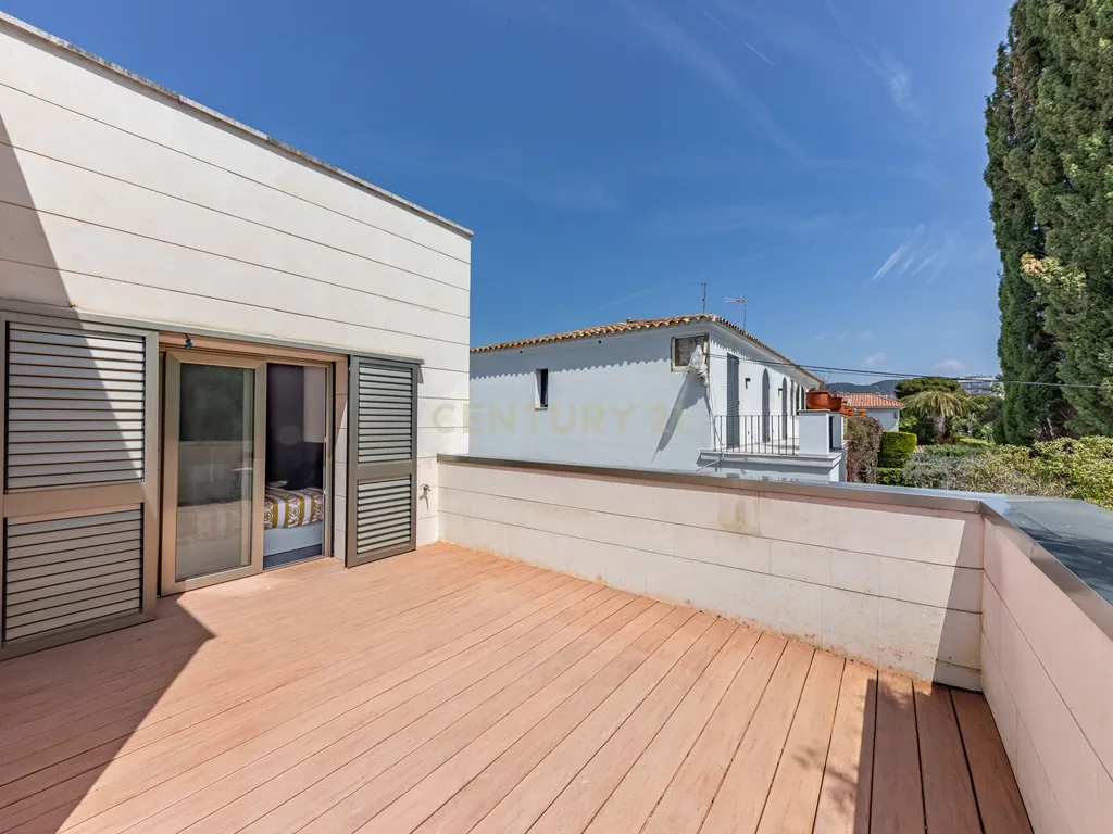Villa de Design em Segunda Linha de Mar em Sitges com Mobiliário de Marcas de Luxo - Image 57