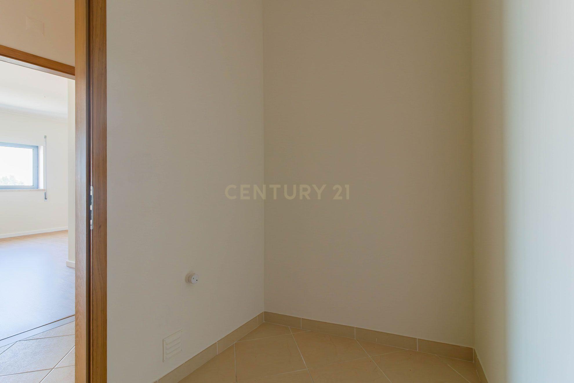 Fotografia 11 de Excelente Apartamento T2 com 2 WC e Garagem