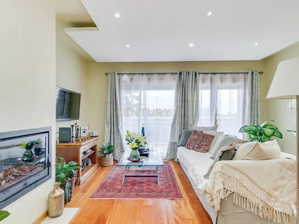 Apartamento T2 com Box p/ 2 Carros - Malvarosa, Alverca - Image 2