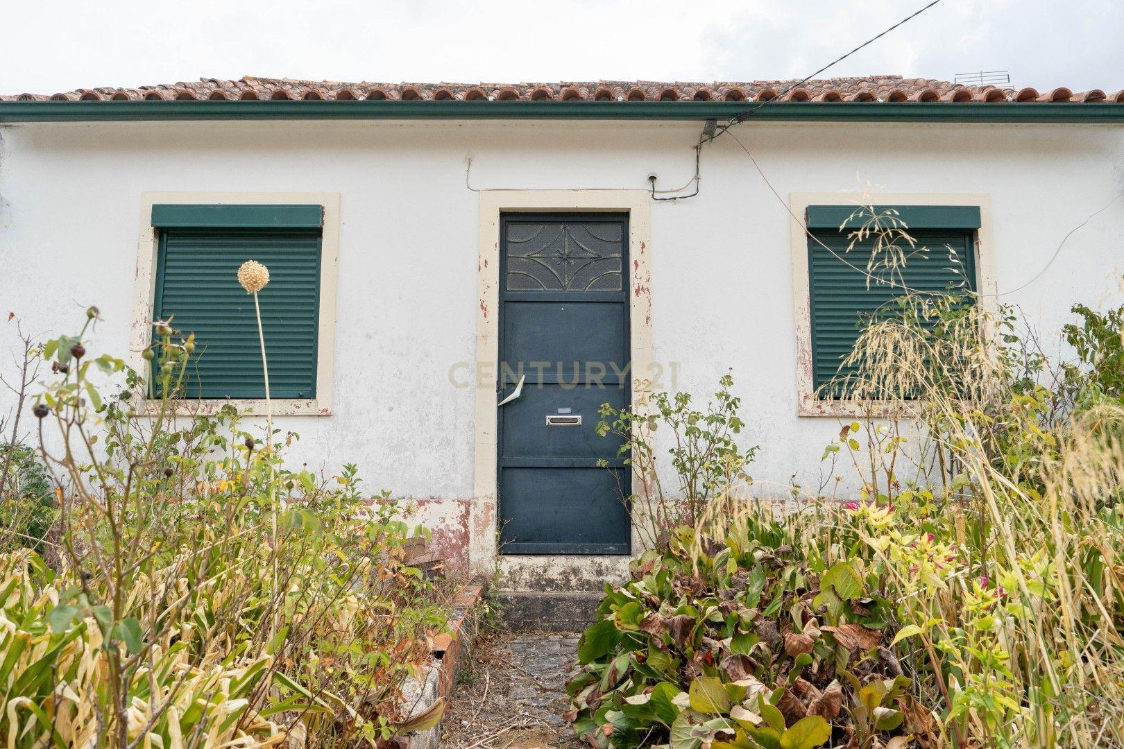 Fotografia 3 de Oportunidade em Lousã: Casa para Recuperar com 3 Quartos