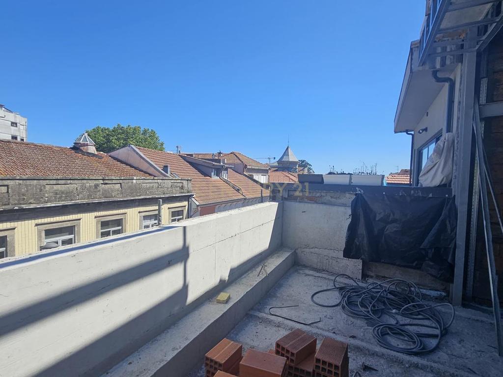 Fantástico T0+1 Duplex na Rua do Bonjardim – Porto - Image 1
