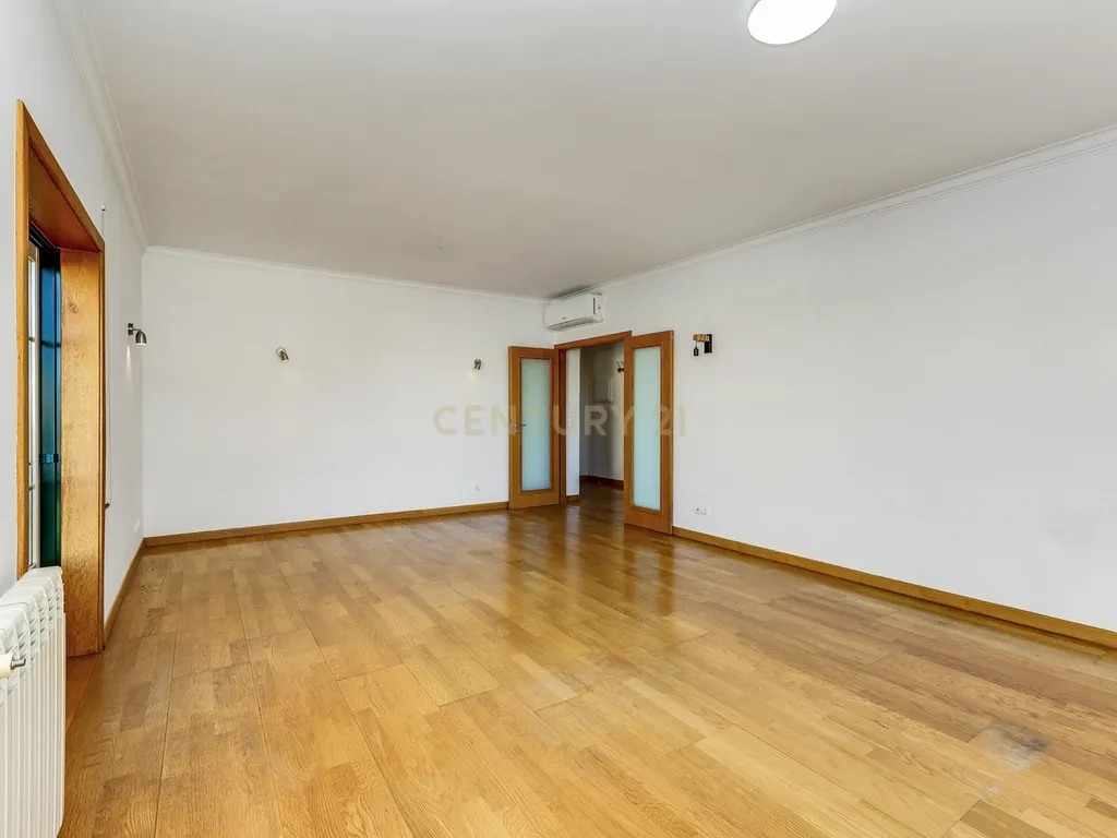 Apartamento T3+Box em Telheiras – Rua Fernando Lopes Graça - Lisboa - Image 8