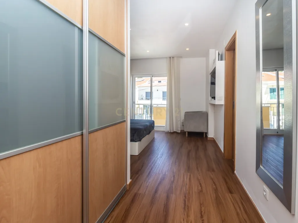 Moradia T3 com Piscina e Excelentes Áreas nos Foros de Amora - Image 21